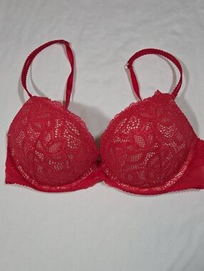 Victoria's Secret Red Lace Bombshell Plunge/Soutien-Gorge Plongeant bra Size 36B
